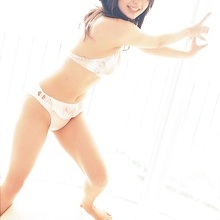 Nana Akiyama - Picture 1